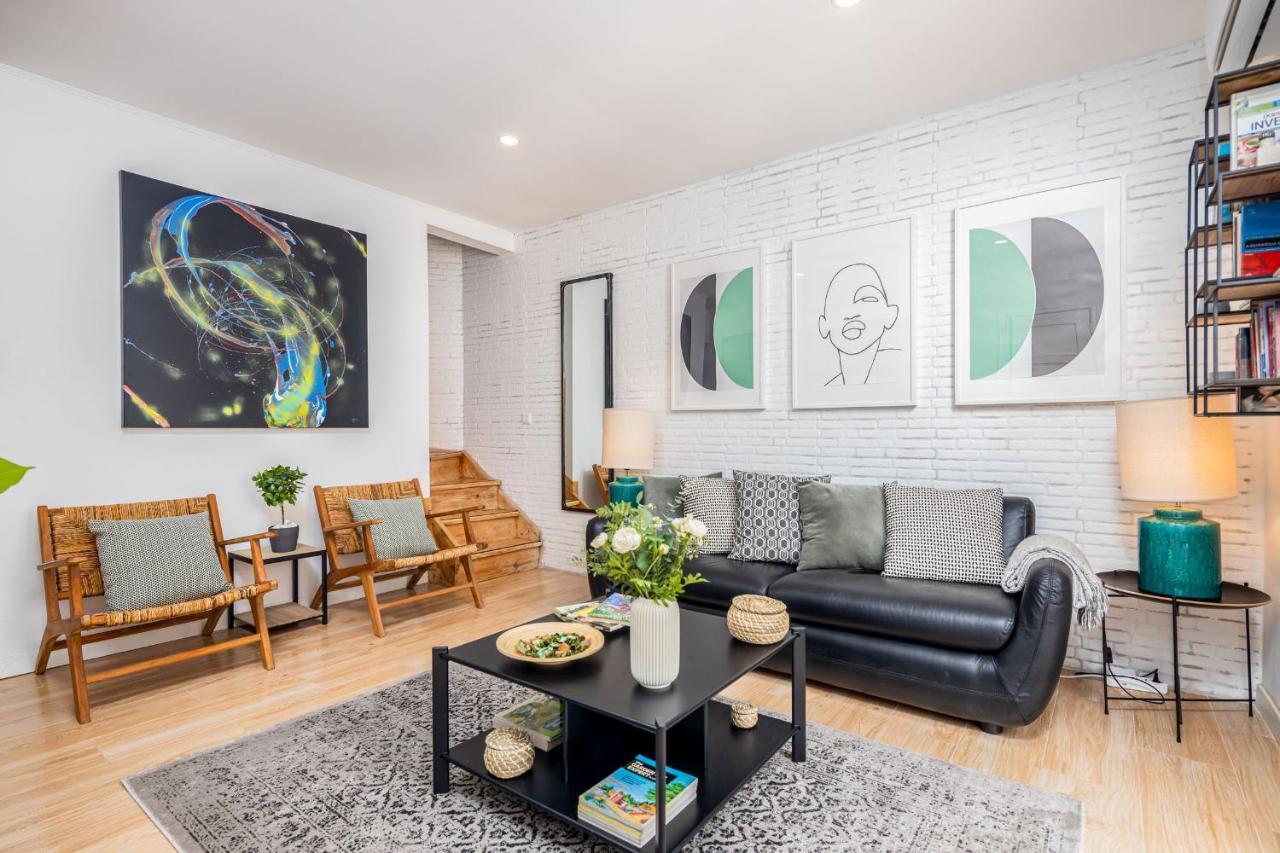 Lapa 3bdr Duplex W/ Balcony By Lovelystay