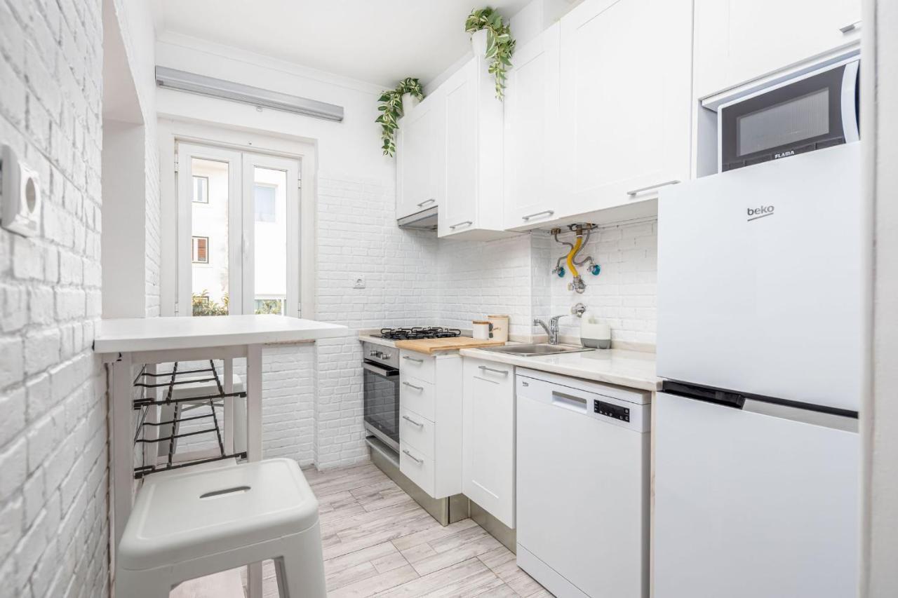 Lapa 3bdr Duplex W/ Balcony By Lovelystay